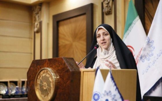 زهرا بهروزآذر