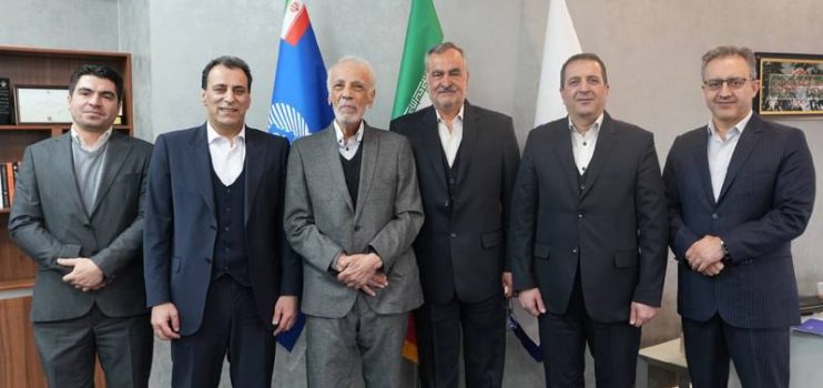 تقدیر از عباس‌زادگان تجارت‌نو