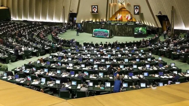 محدودیت دارندگان اقامت دائم خارجی در مشاغل حساس
